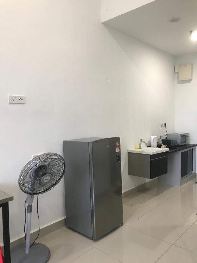 David Unicity, 3 Apartment