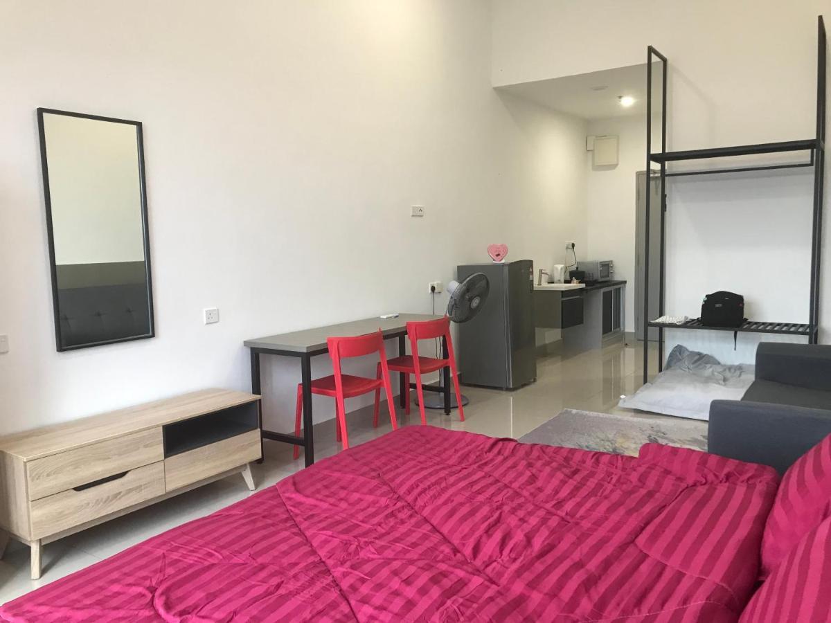 David Unicity, 3 Apartment *